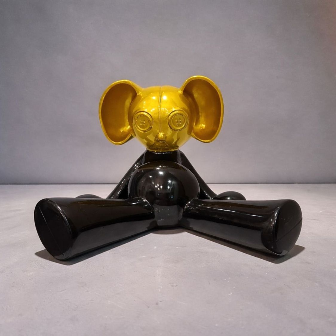 Text Me Never by Fringe – Gutinke Meine hand painted resin cast sculpture, The Naughty Collection, contemporary pop art